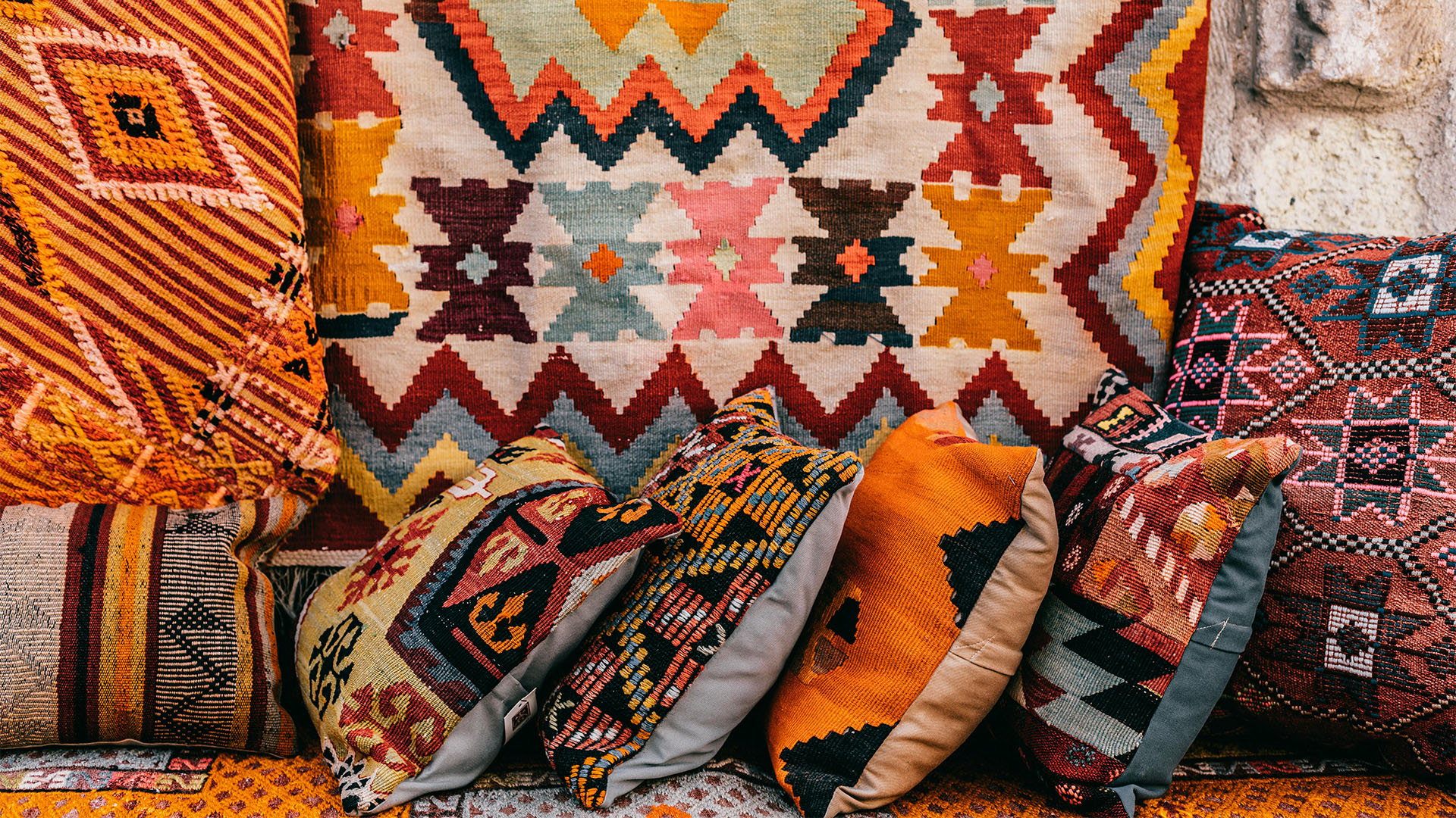The Art of Carpet Weaving: Traditional Techniques in Detail